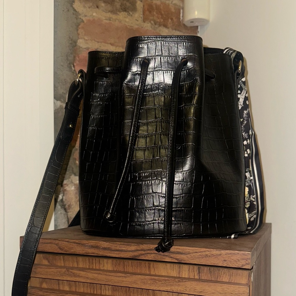 Elegant Black Croc-Embossed Bucket Bag